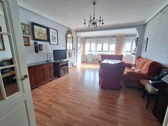 Casas en venta y pisos alquiler - 3