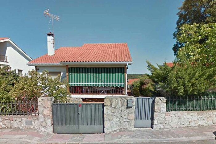 Casa en venta en Colmenar del Arroyo, Madrid de 5 habitaciones