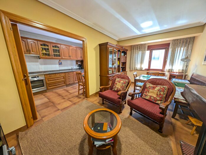 Casas en venta y pisos alquiler - 3