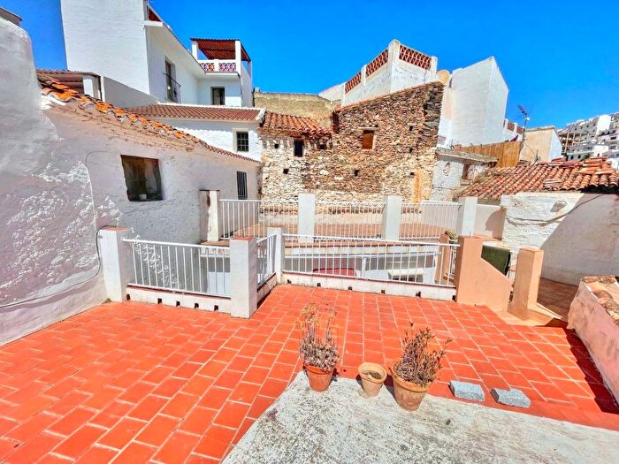 Casas en venta y pisos alquiler - 3