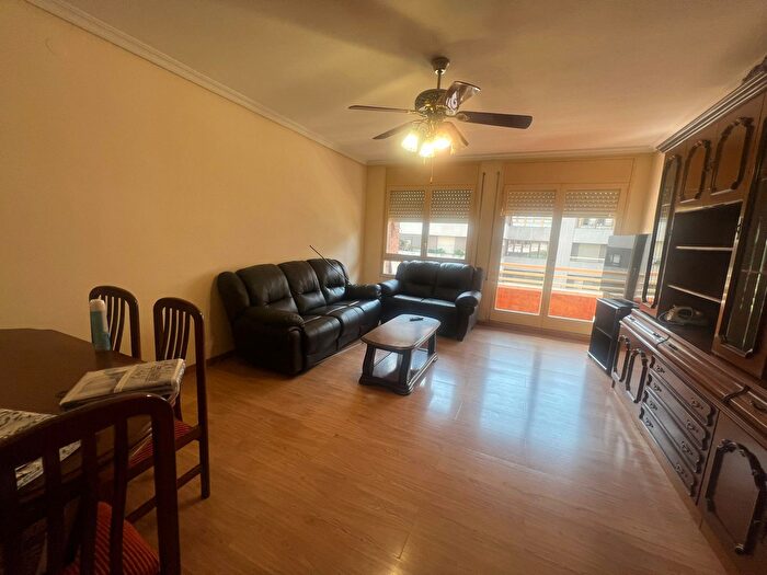 Casas en venta y pisos alquiler - 1