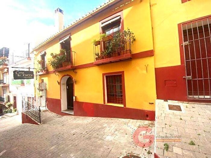 Casas en venta y pisos alquiler - 1
