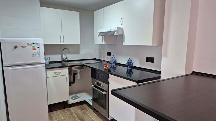 Casas en venta y pisos alquiler - 3