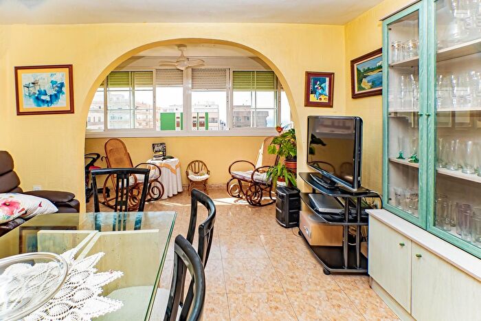 Casas en venta y pisos alquiler - 3