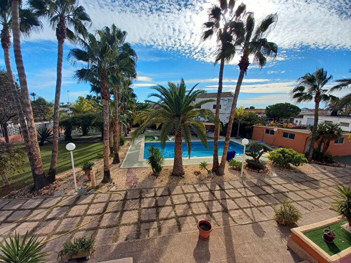 Casa en venta en La Algoda Matola Llano de San José, Elche Elx de 5 habitaciones