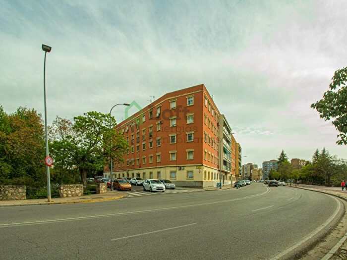 Casas en venta y pisos alquiler - 1