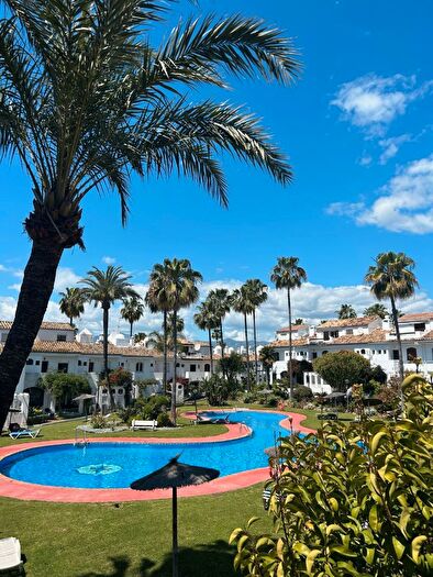 Casa en venta en Nueva Andalucía, Puerto Banús de 4 habitaciones