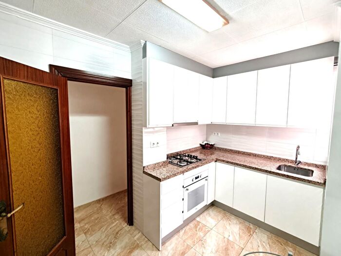 Casas en venta y pisos alquiler - 3