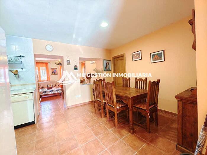 Casas en venta y pisos alquiler - 3