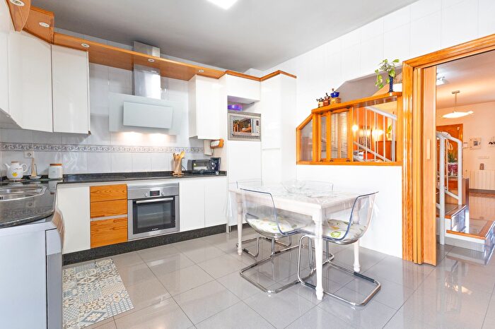 Casas en venta y pisos alquiler - 3