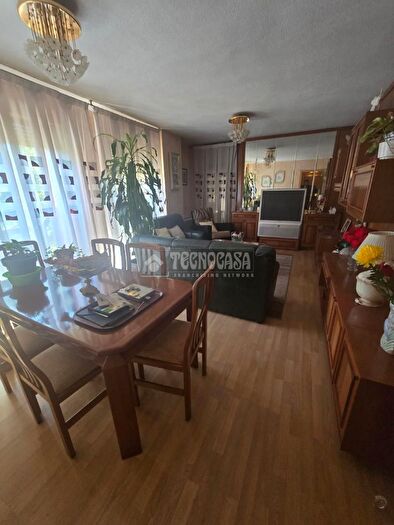 Casas en venta y pisos alquiler - 3