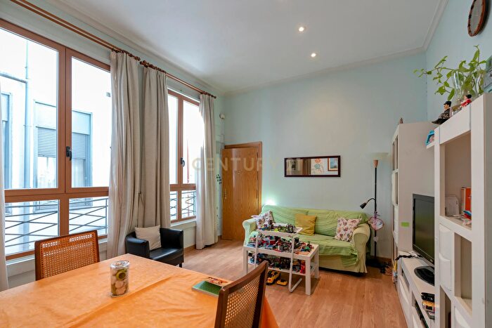 Casas en venta y pisos alquiler - 3