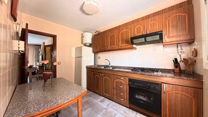 Casas en venta y pisos alquiler - 3