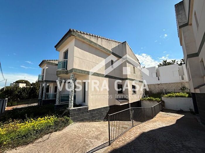 Casa en alquiler en Sierra Perenchiza Cumbres de Calicanto Sto Domingo, Chiva de 3 habitaciones