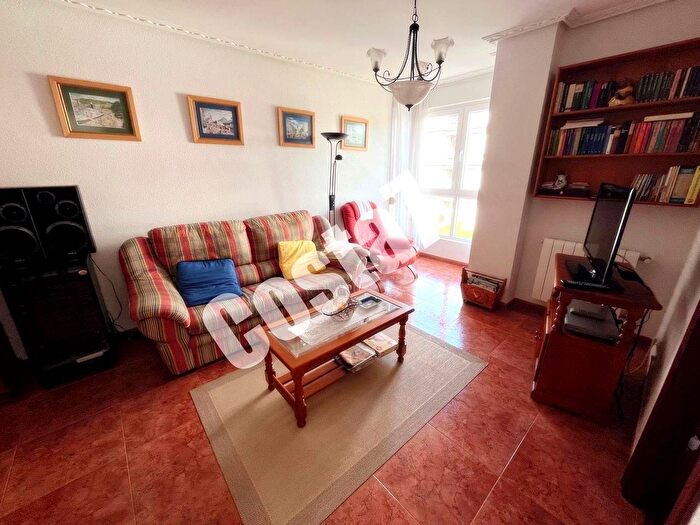 Casas en venta y pisos alquiler - 3