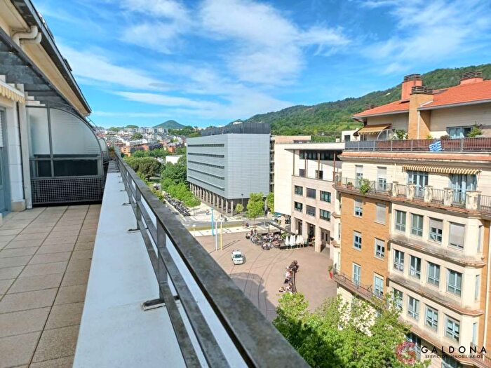 Casas en venta y pisos alquiler - 1