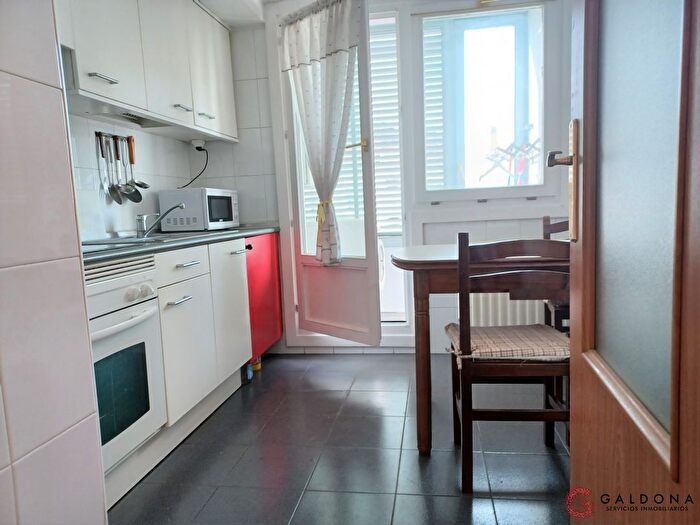 Casas en venta y pisos alquiler - 3