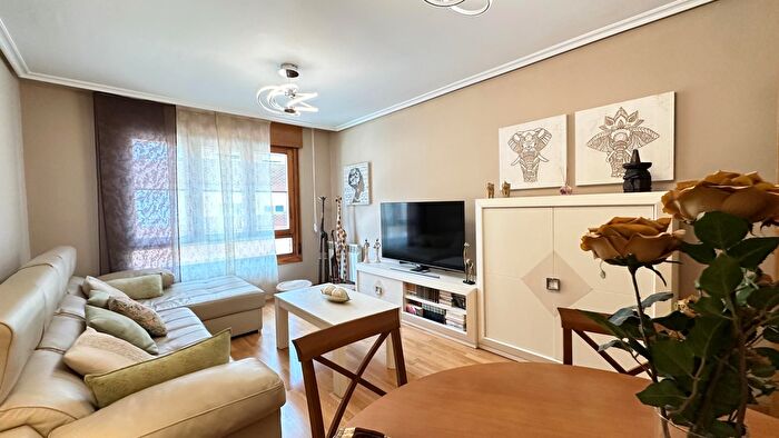 Casas en venta y pisos alquiler - 1
