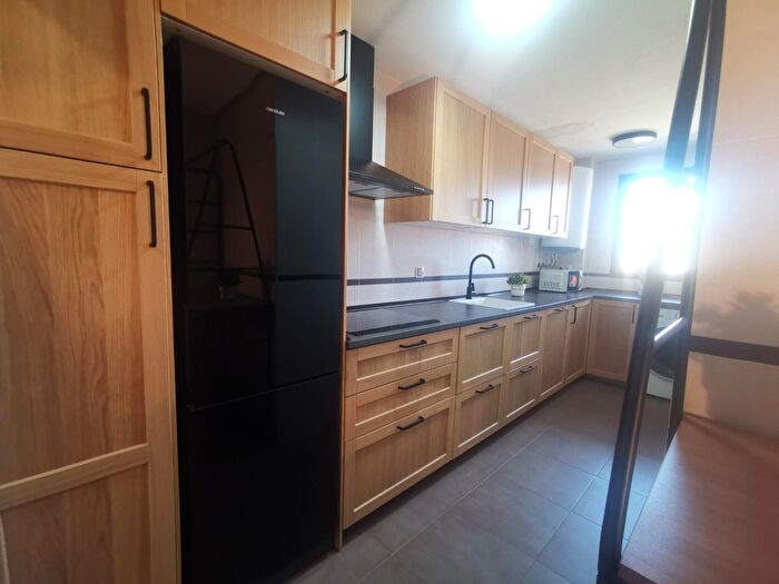 Casas en venta y pisos alquiler - 1