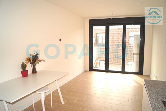 Casas en venta y pisos alquiler - 1