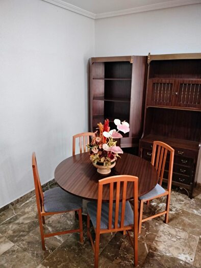 Casas en venta y pisos alquiler - 3
