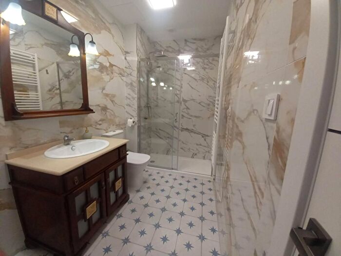 Casas en venta y pisos alquiler - 3