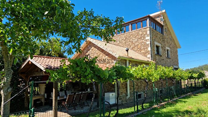 Casa en venta en Meaño, Pontevedra de 5 habitaciones