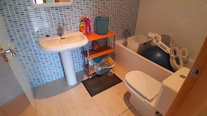 Casas en venta y pisos alquiler - 3