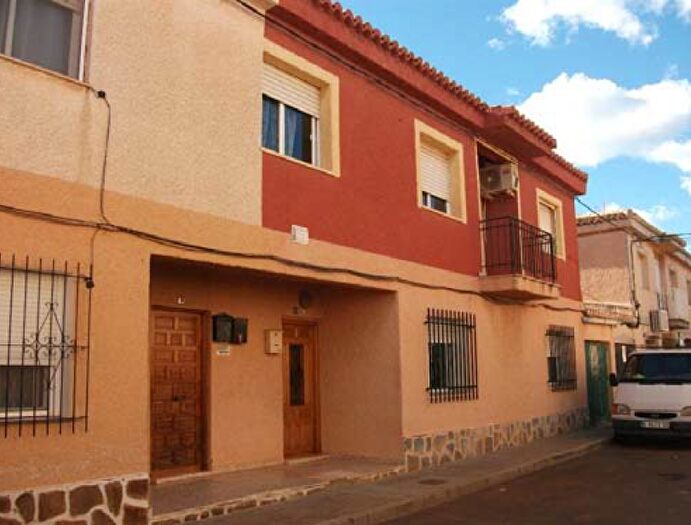 Casas en venta y pisos alquiler - 2