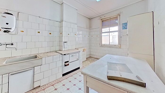 Casas en venta y pisos alquiler - 1