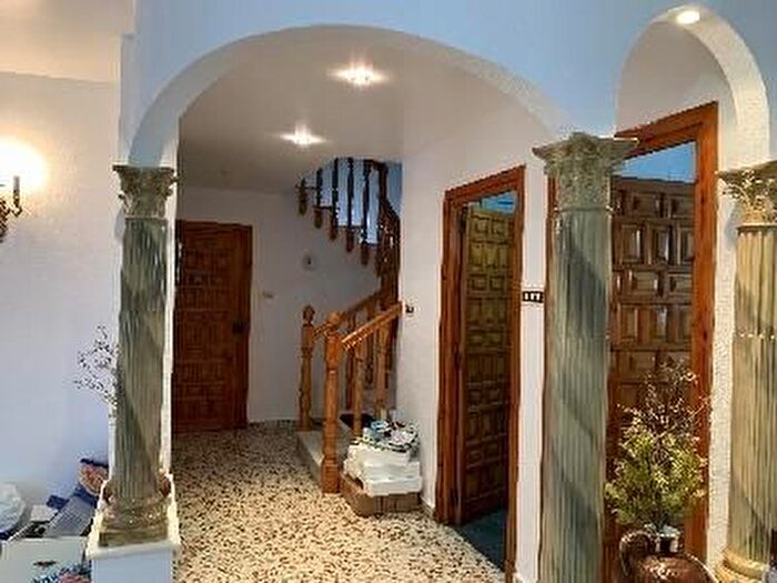 Casas en venta y pisos alquiler - 1