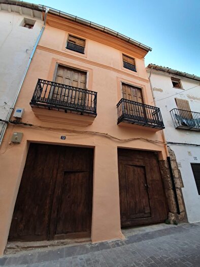 Casas en venta y pisos alquiler - 1