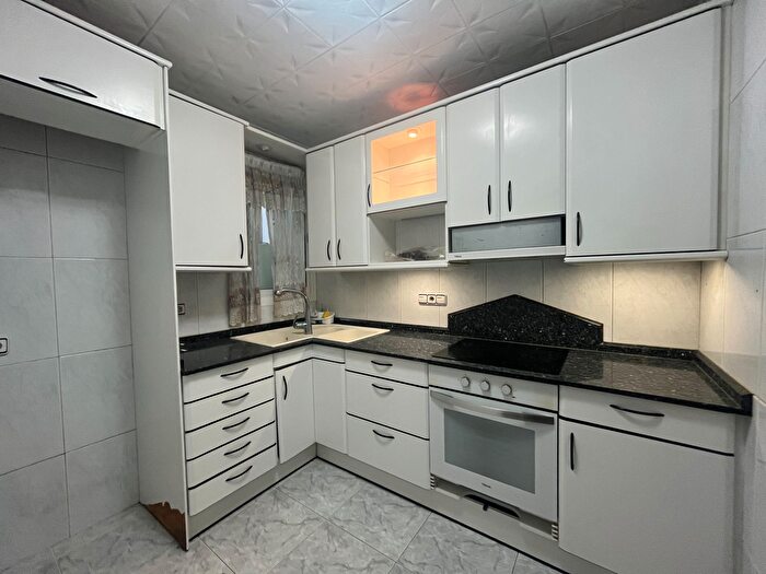 Casas en venta y pisos alquiler - 3