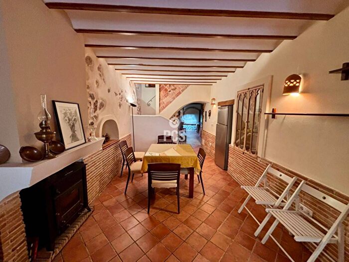 Casas en venta y pisos alquiler - 3
