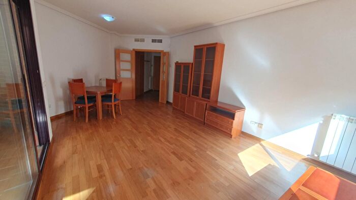 Casas en venta y pisos alquiler - 3