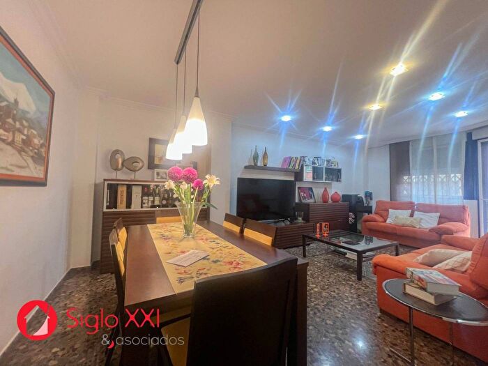 Casas en venta y pisos alquiler - 1