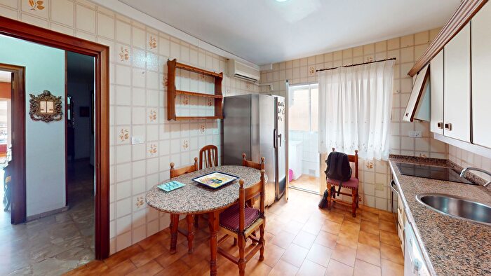Casas en venta y pisos alquiler - 3