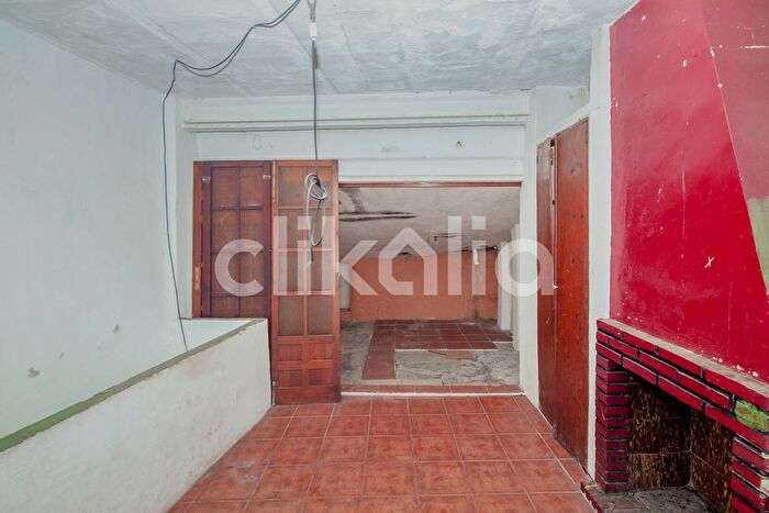 Casas en venta y pisos alquiler - 3