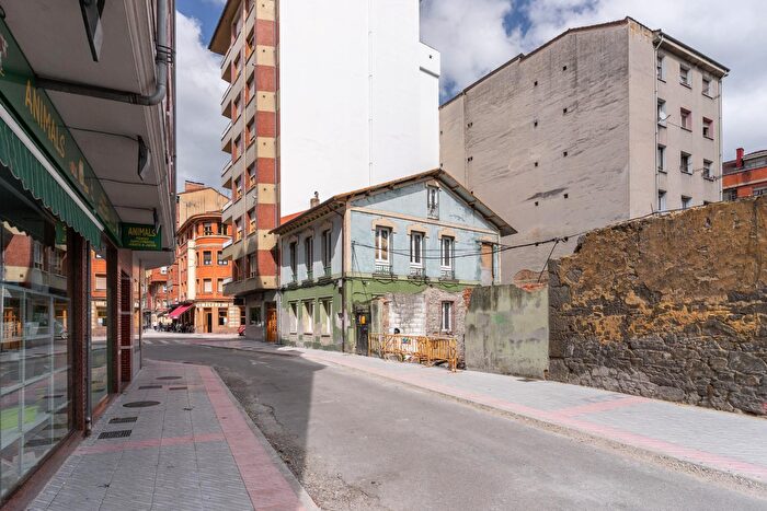 Casas en venta y pisos alquiler - 1