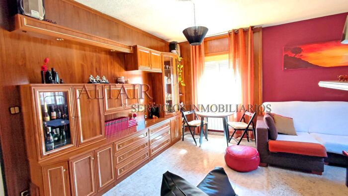 Casas en venta y pisos alquiler - 1