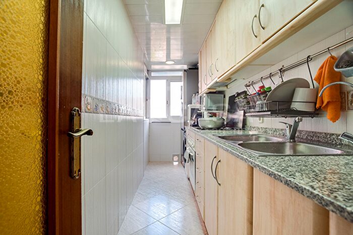 Casas en venta y pisos alquiler - 3