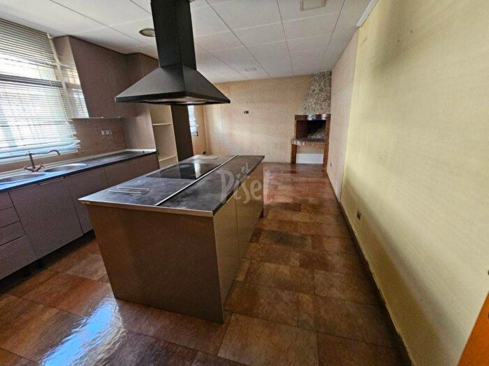 Casas en venta y pisos alquiler - 2
