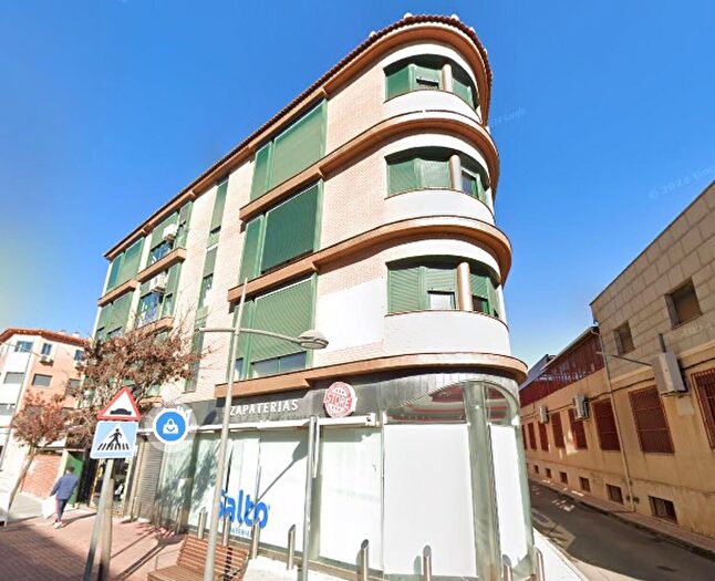 Casas en venta y pisos alquiler - 3
