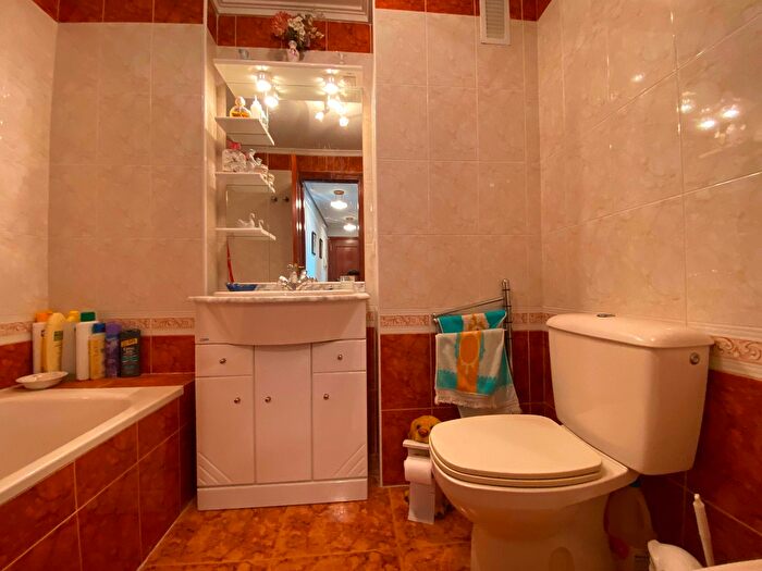Casas en venta y pisos alquiler - 3
