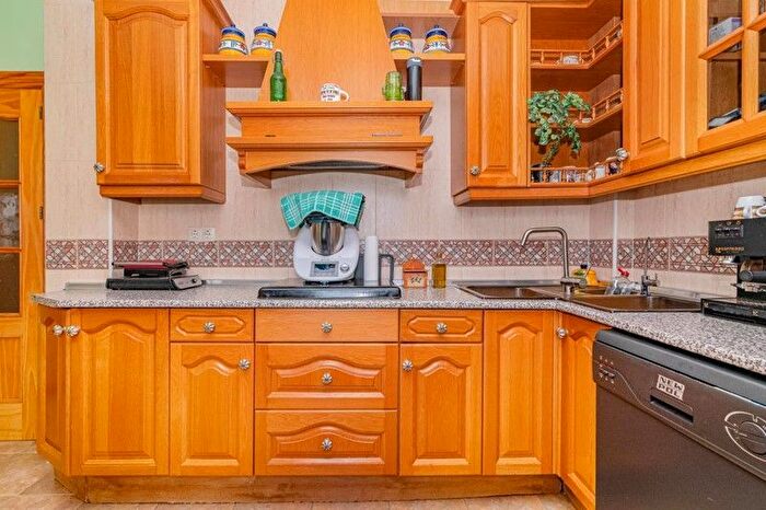 Casas en venta y pisos alquiler - 3