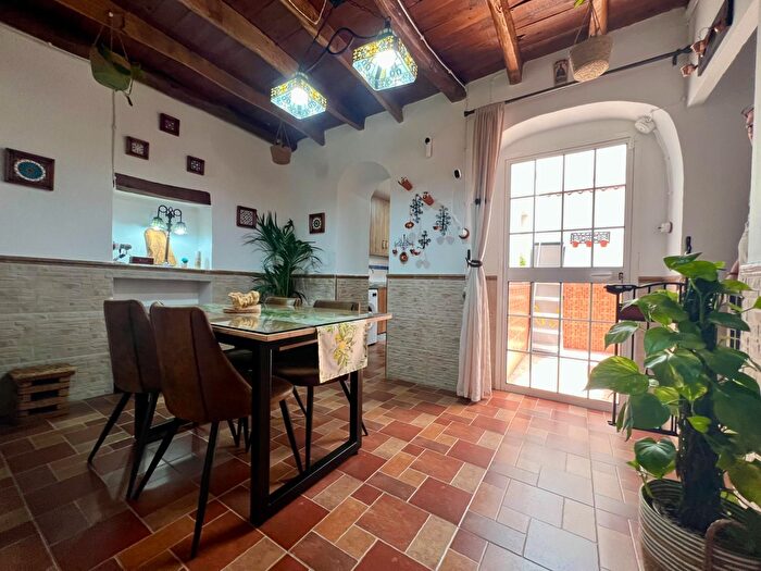 Casas en venta y pisos alquiler - 1