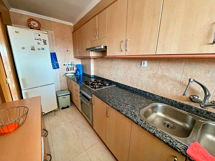 Casas en venta y pisos alquiler - 3