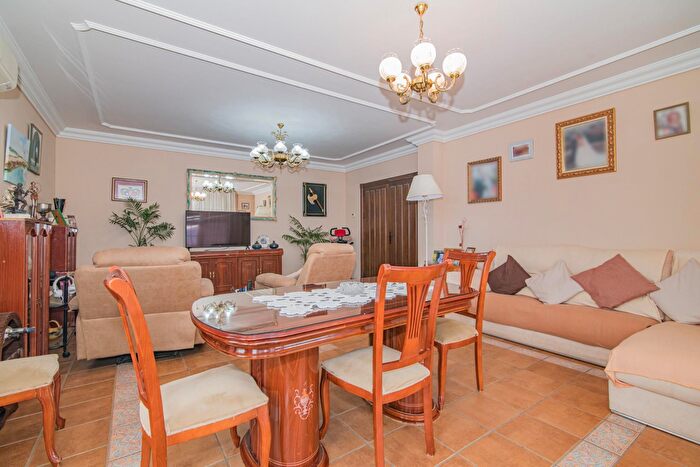 Casas en venta y pisos alquiler - 3