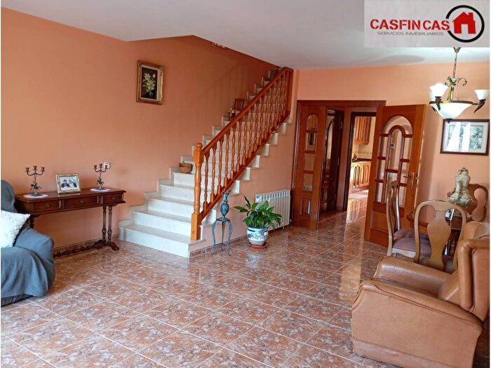 Casas en venta y pisos alquiler - 1