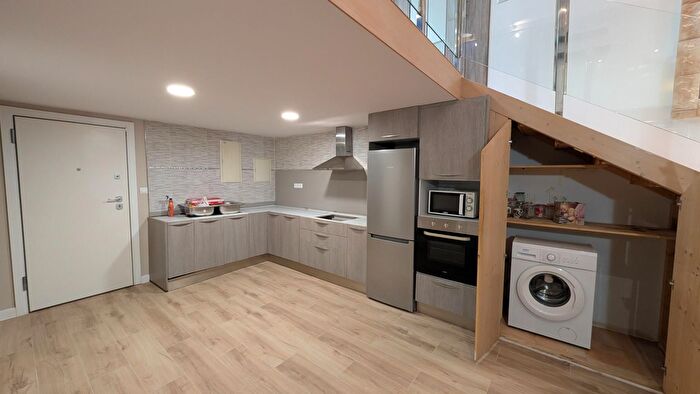 Casas en venta y pisos alquiler - 2